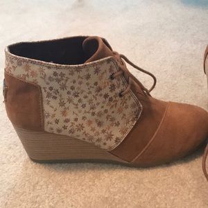 Toms wedges